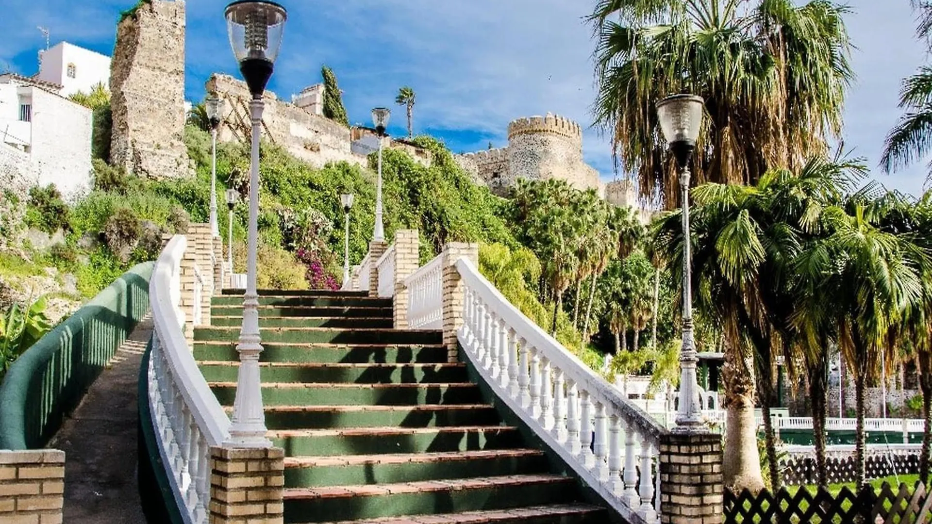 Apartment With Balcony And A Jacuzzi, Cleaning Included Almuñécar