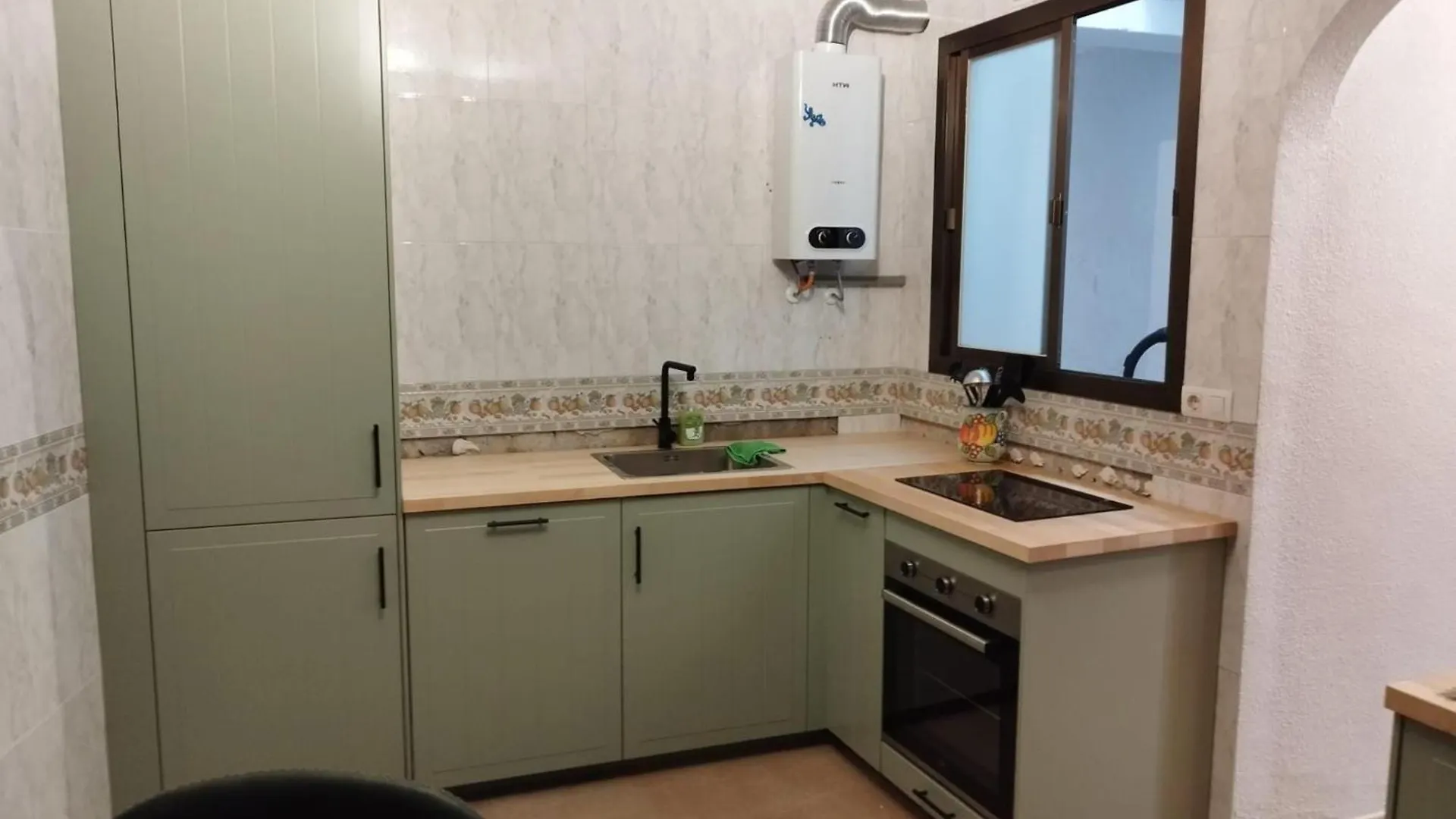 Apartment With Balcony And A Jacuzzi, Cleaning Included Almuñécar