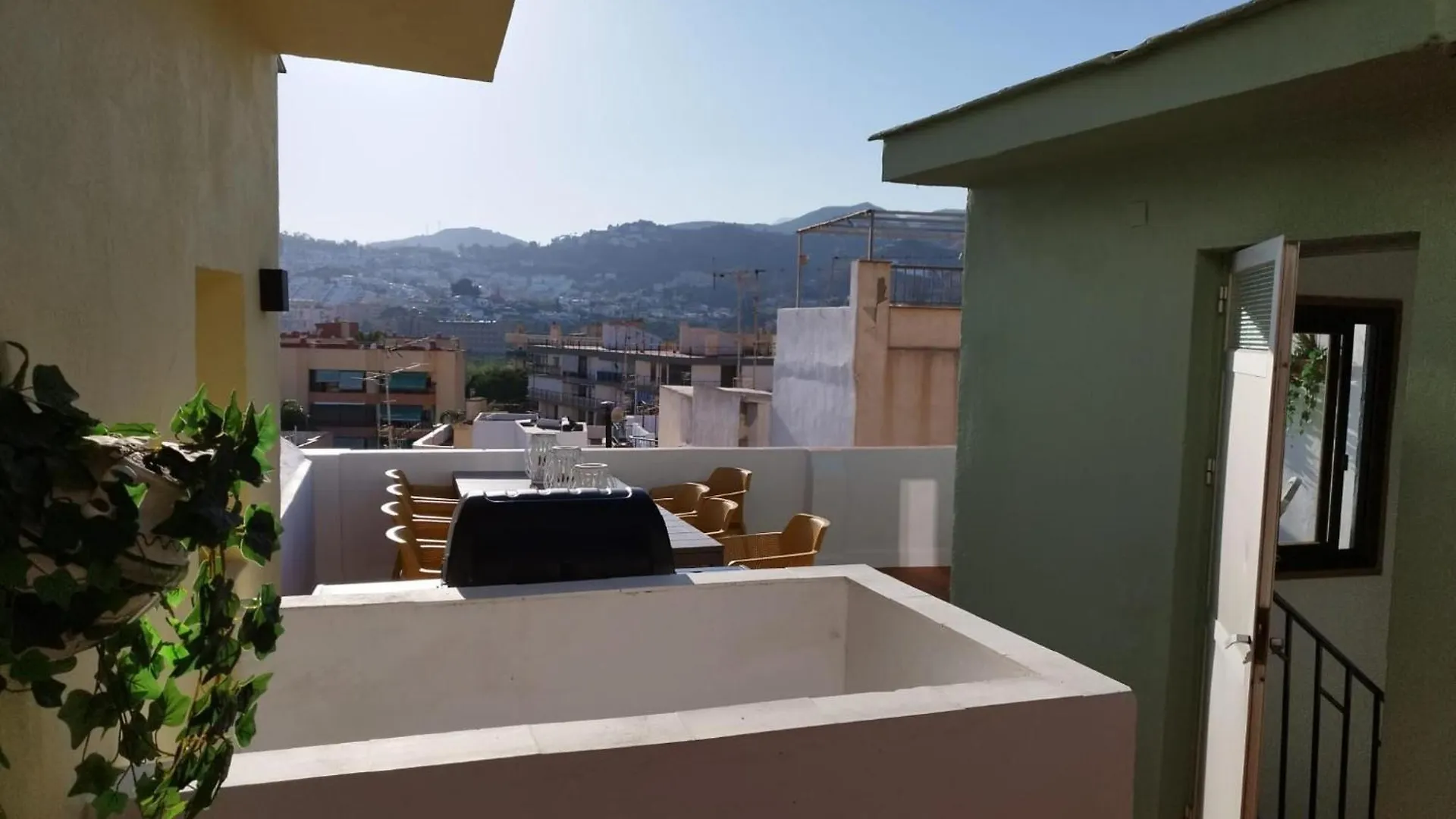 Apartment With Balcony And A Jacuzzi, Cleaning Included Almuñécar